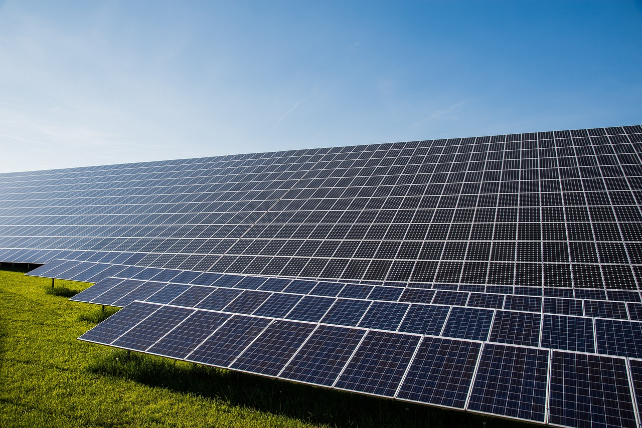 entdecken sie die schlüsselkonzepte der energietransition: nachhaltige energiequellen, innovative technologien und die herausforderungen auf dem weg zu einer umweltfreundlicheren zukunft. erfahren sie, wie der wandel in der energieversorgung unseren planeten schützen kann.