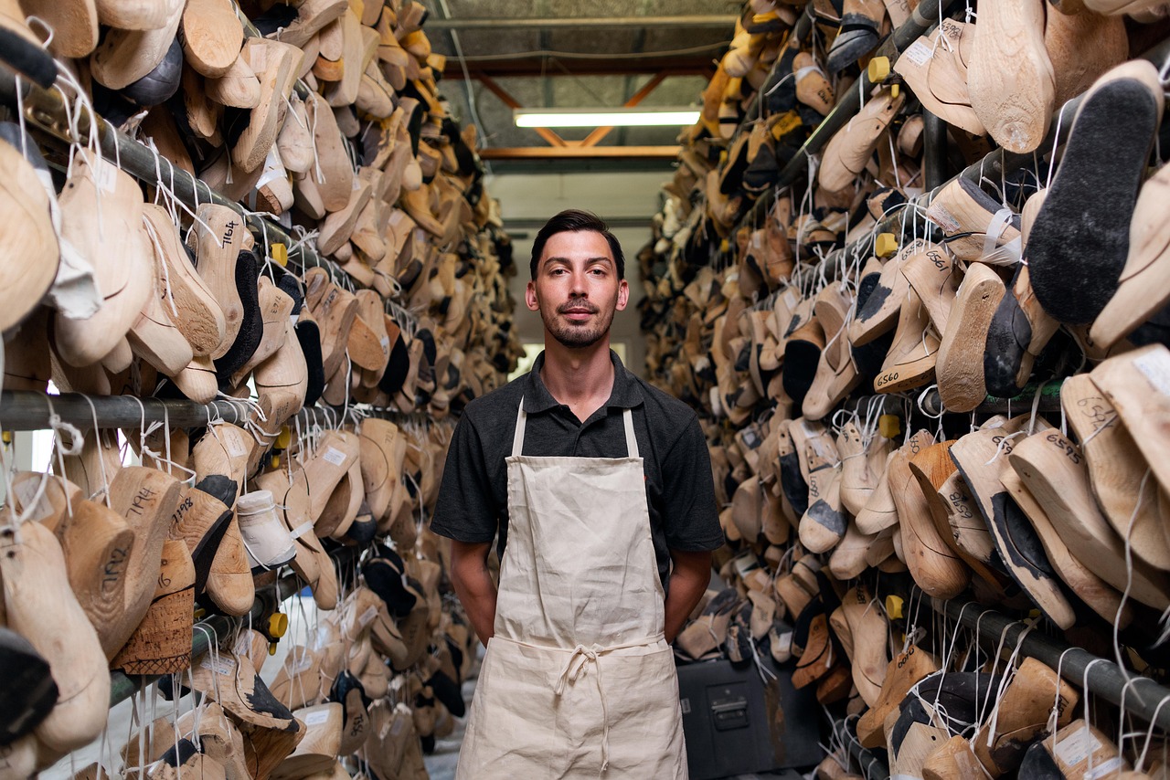 entdecken sie die neuesten schuhmodelle, die stil und komfort vereinen. von sportlichen sneakern bis zu eleganten stiefeln – finden sie das perfekte paar für jeden anlass.